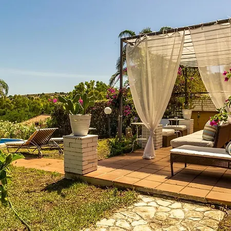 Ele - Pool N Garden *